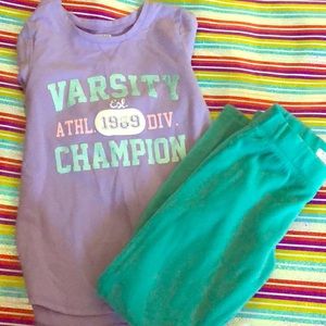 Girl’s sweatshirt and fleece pants